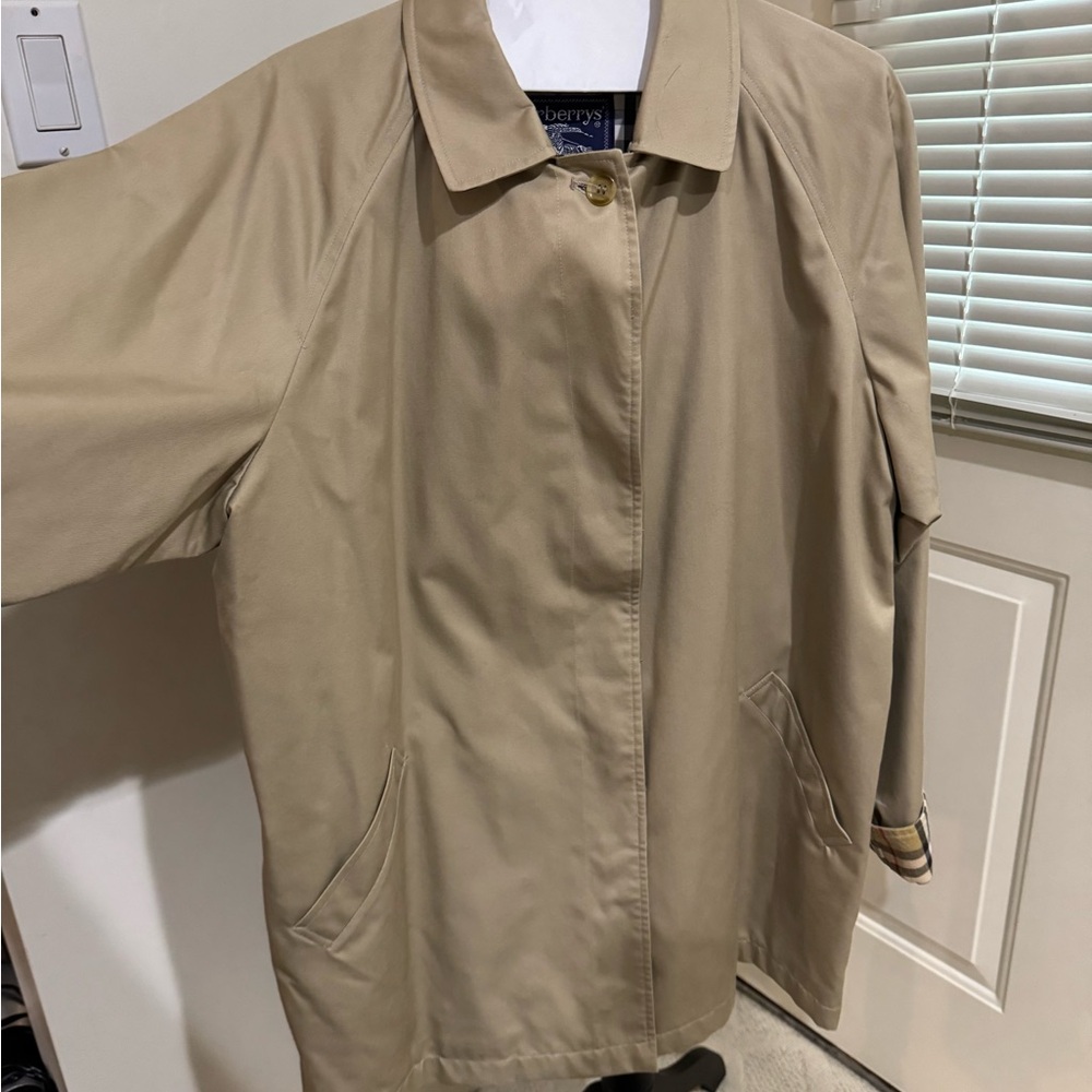 Burberry Beige taupe belted trench coat / raincoat - Picture 3 of 13